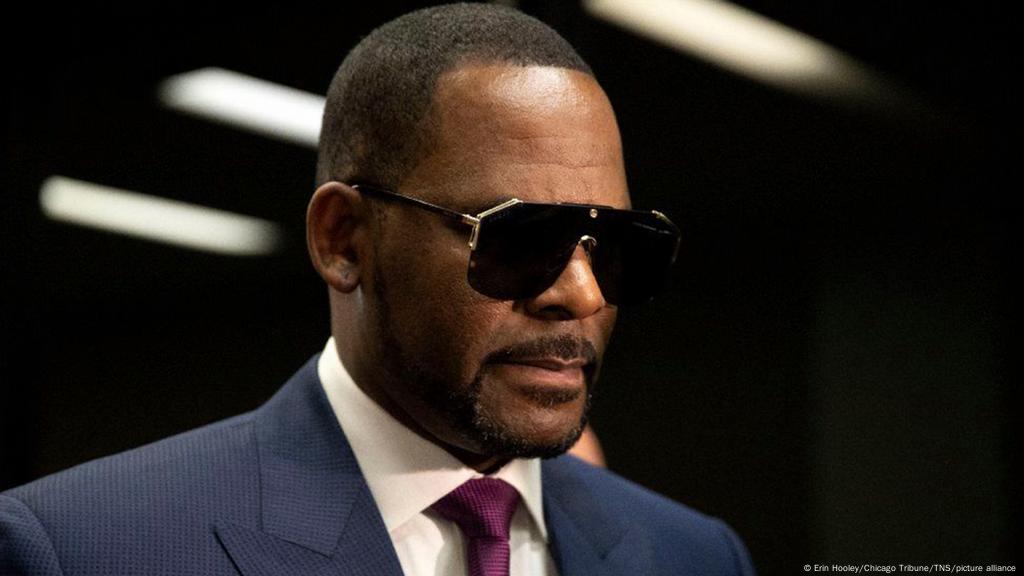 Cantante R. Kelly es calificado de “depredador” sexual en juicio | El Mundo  | DW | 19.08.2021