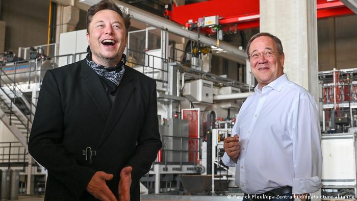 Wahlkampf CDU - Laschet und Musk besuchen Tesla Fabrik Wahlkampf CDU - Laschet und Musk besuchen Tesla Fabrik