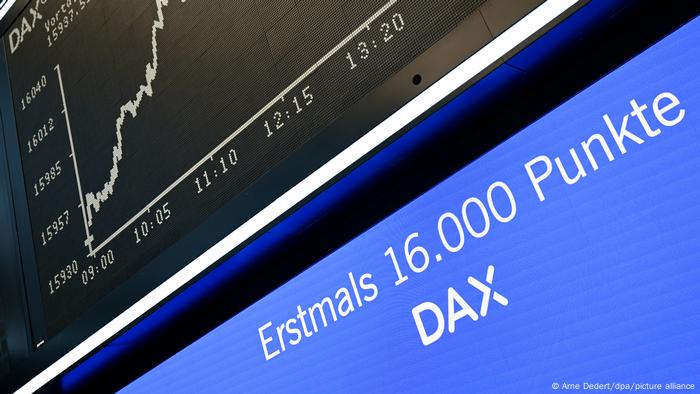 Dax over 16,000 points for the first time
