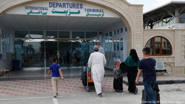 Afghanistan | Menschen fliehen aus Kabul Afghanistan | Menschen fliehen aus Kabul