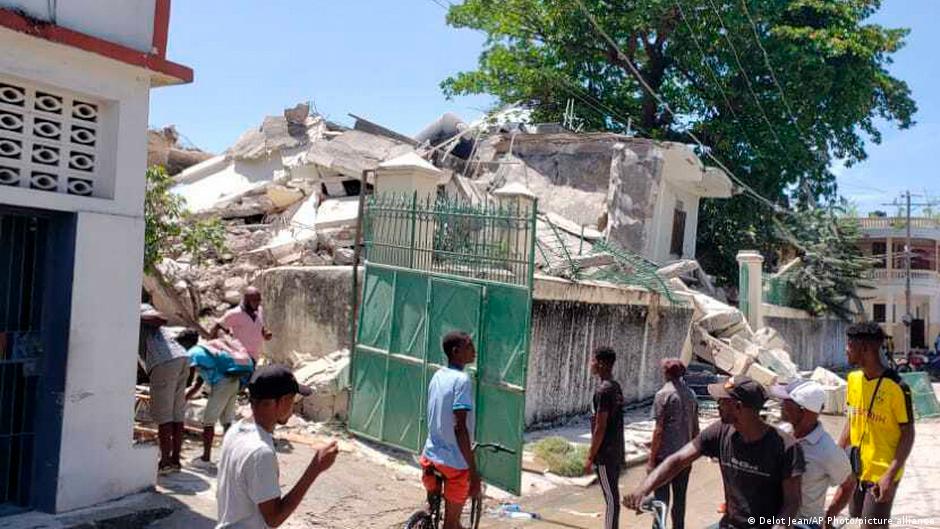 Haiti busca sobreviventes após terremoto | Notícias internacionais e análises | DW - Vimarsana News