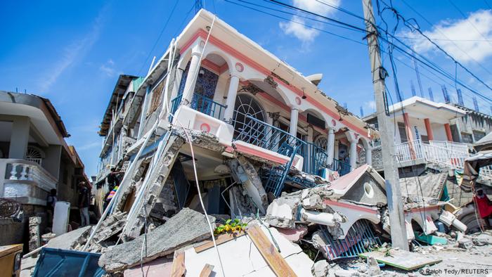 Разрушения след земетресението