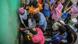Personas en Le Cayes esperan turno para obtener algo de agua Personas en Le Cayes esperan turno para obtener algo de agua
