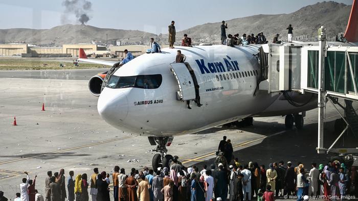 Chaos at Kabul airport as Afghans try to flee — live updates | News | DW | 16.08.2021