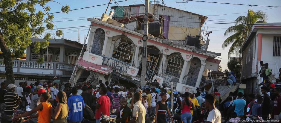 Arquitetura inapropriada a enfrentar abalos do solo é um dos agravantes dos terremotos no Haiti Arquitetura inapropriada a enfrentar abalos do solo é um dos agravantes dos terremotos no Haiti