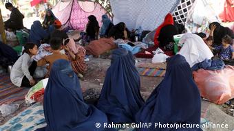 Afghanistan Binnenvertriebene Afghanen Frauen Burkas