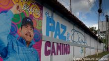 «Frieden ist der Weg - Daniel 2021», steht neben einem Bild des langjährigen Präsidenten Daniel Ortega, der erneut um den Posten kandidiert. Offiziell soll in Nicaragua in November ein neues Staatsoberhaupt gewählt werden. Innerhalb weniger Wochen wurden aber fünf Präsidentschaftskandidaten von Oppositionsbündnissen festgenommen. (zu dpa ««Neue Diktatur» in Nicaragua: Ortega schaltet vor Wahl Opposition aus» vom 22.06.2021) 