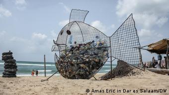 Tansania Plastikflaschen am Strand