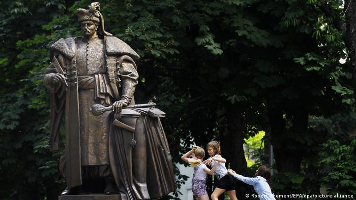 Пам'ятник Пилипу Орлику в Києві