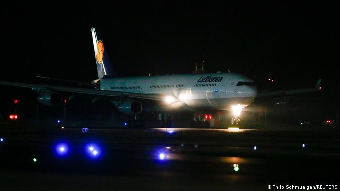 El avión con 130 evacuados de Afganistán aterriza en el aeropuerto de Fráncfort (18.08.2021)
