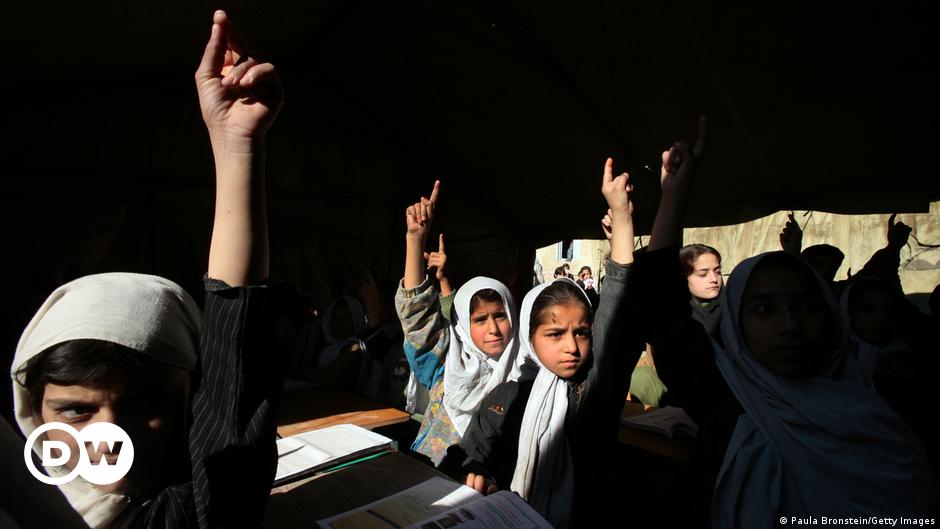 Afghanistan: Taliban announce new rules for women and girls' education | DW | 12.09.2021