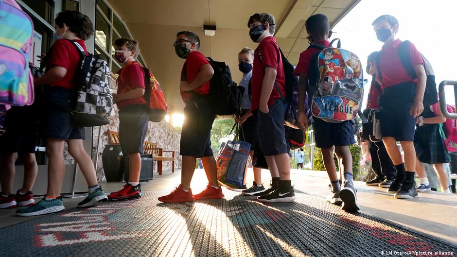 Biden pide medidas contra gobernadores opuestos a mascarillas en las escuelas | Coronavirus | DW - Vimarsana News