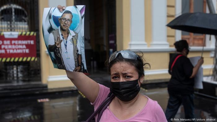 Duelo en Veracruz por el asesinato del periodista Jacinto Romero.