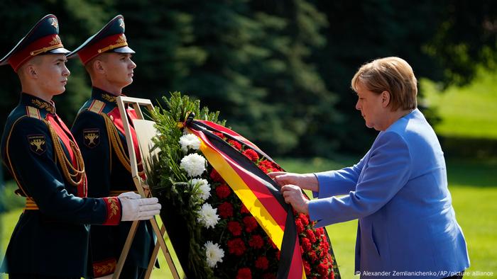 Russland | Angela Merkel bei Kranzniederlegung in Moskau Russland | Angela Merkel bei Kranzniederlegung in Moskau