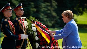 Russland | Angela Merkel bei Kranzniederlegung in Moskau
