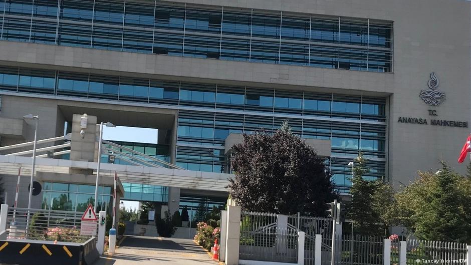 Süreç komisyonunun kabul ettiği raporda AİHM ve AYM kararlarının uygulanması gerektiği de yer aldı

Türkiye'de Demirtaş, Kavala, Kahraman ve Atalay kararları yıllardır uygulanmıyor

Peki bu sorun nasıl çözülecek? 

✍️@alicanuludag