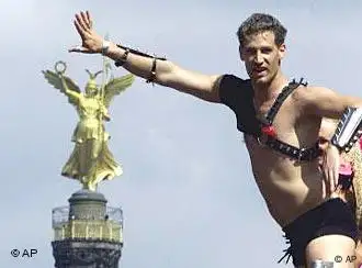 Love Parade in Berlin, Hintergrund Siegessäule