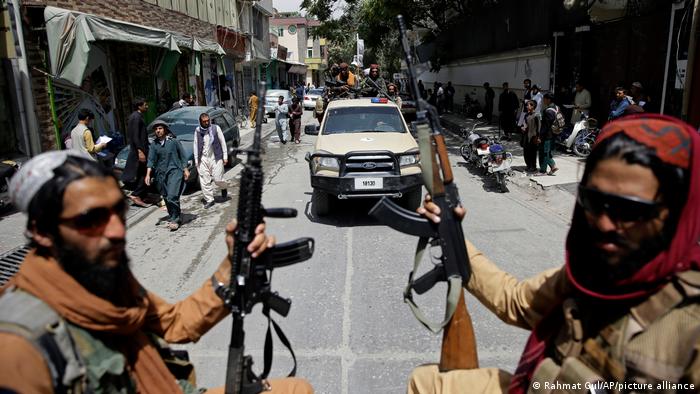 Талибаните контролират подстъпите към летището в Кабул