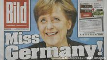 BILD -Ausgabe vom 11.10.2005 10/05 thg Bildzeitung Bild Zeitung Print Medium Medien Stimmungsmache Axel Springer Verlag Schlagzeile Meldung Angela Merkel Angie Kanzlerin Bundeskanzlerin Kanzleramt Miss Germany quer