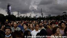 21.08.2021
A lightning bold strikes behind the Manhattan skyline as thunder storms and lightning move in while Barry Manilow performs forcing the canceling of the We Love NYC: The Homecoming Concert In Central Park in New York City on Saturday, August 21, 2021. PUBLICATIONxINxGERxSUIxAUTxHUNxONLY NYP20210821101 JohnxAngelillo 