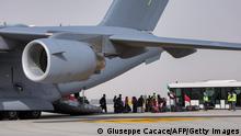 19.08.2021
TOPSHOT - People disembark off a Royal Air Force Boeing C-17A Globemaster III military transport aircraft carrying evacuees from Afghanistan and arriving at Al-Maktoum International Airport in the United Arab Emirates on August 19, 2021. - Britain's operation to evacuate its nationals and protected individuals stepped up on August 19, with planes landing in Dubai before passengers travel on to the UK. At south Dubai's Al-Maktoum airport, a Royal Air Force transport plane carrying evacuees from Afghanistan took off around 1040 GMT with another batch of UK-bound passengers due in from Kabul shortly afterwards, an AFP correspondent saw. (Photo by Giuseppe CACACE / AFP) (Photo by GIUSEPPE CACACE/AFP via Getty Images)