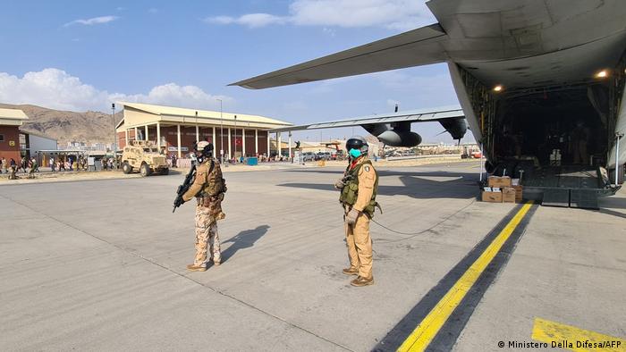 Afghanistan | Flughafen Kabul | Italienischer Evakuierungsflug