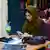 سيدة أفغانية في مقهى إنترنت بكابول (2015 ـ أرشيف)