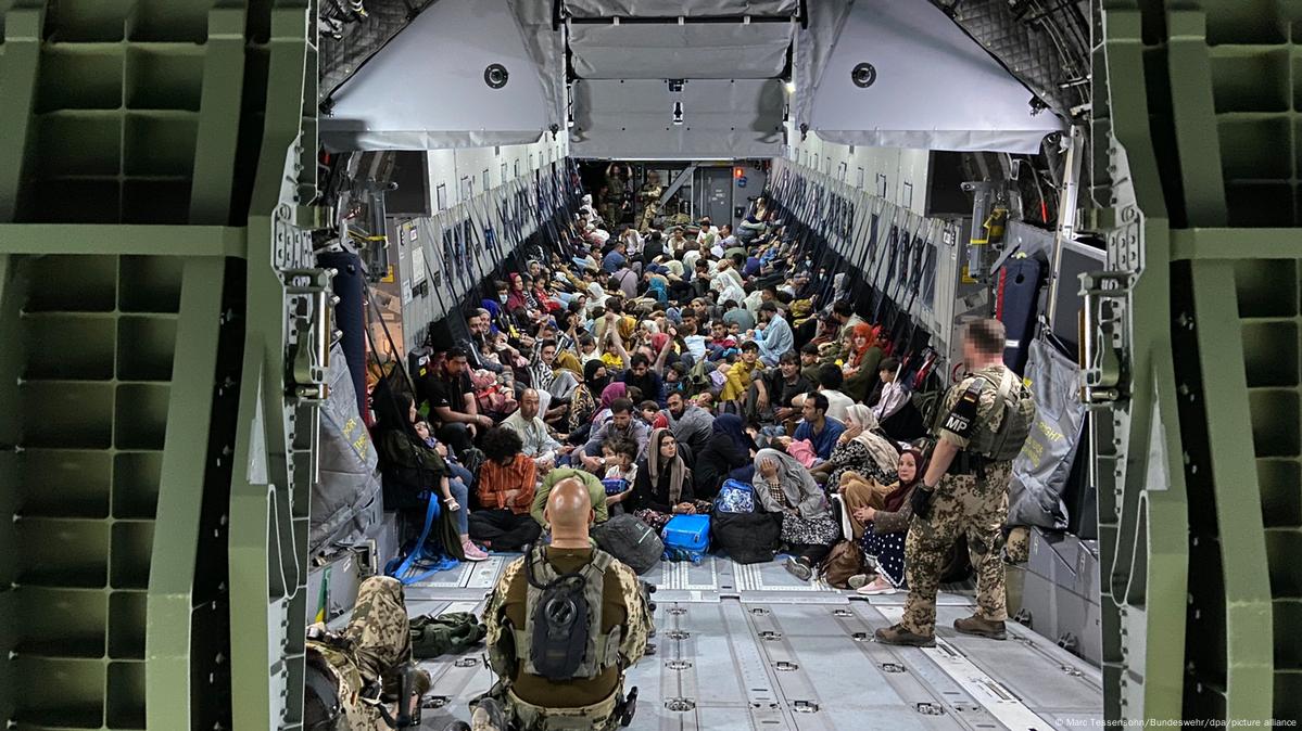 afghanistan-final-german-evacuation-flight-leaves-kabul-dw-08-26-2021