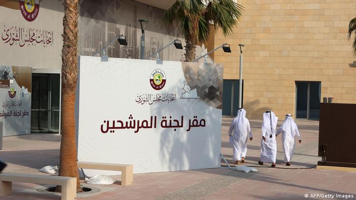 Qatari candidates arriving to register to run in the October elections