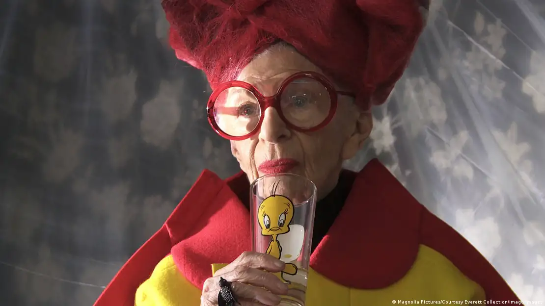 civile klinge Samme At 102, Iris Apfel is as stylish as ever – DW – 08/29/2023