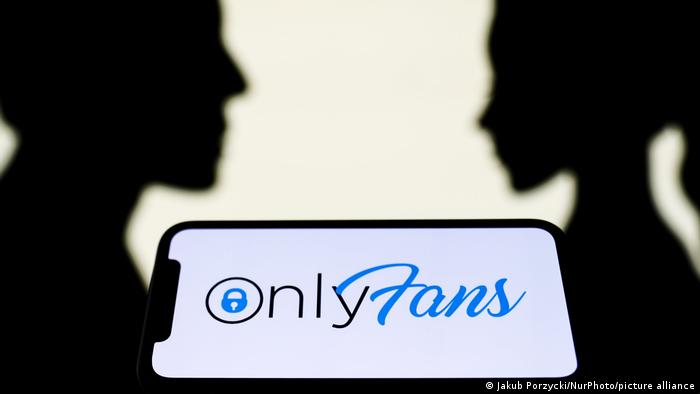 Logo OnlyFans terpampang dalam layar gawai