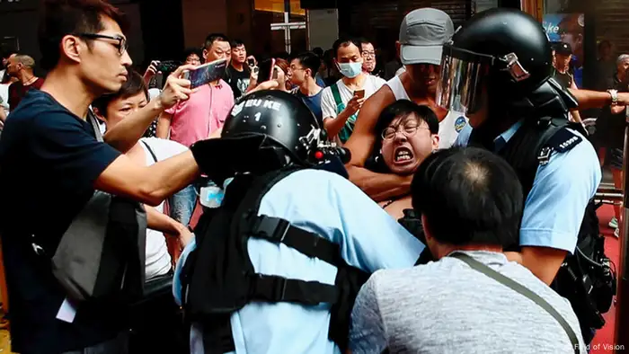 挪威导演哈默 (Anders Hammer) 的美国/挪威电影《不要分裂》（Do Not Split 又译不割席）(2020) 反映了 2019 年香港大规模民众示威和警察对民主活动家的残酷镇压