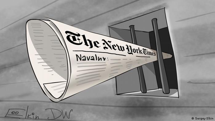Карикатура Сергея Елкина - газета The New York Times с интервью Навального сложена в форме рупора, выглядывающего из-за решетки