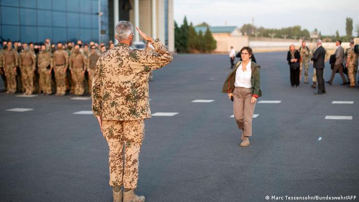 Usbekistan | Annegret Kramp-Karrenbauer in Taschkent - Ende der Evakuierungsflüge durch die Bundeswehr