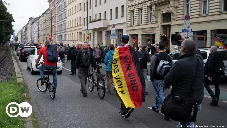 Berlin Protesty Przeciw Obostrzeniom Pandemicznym Dw 28 08 2021
