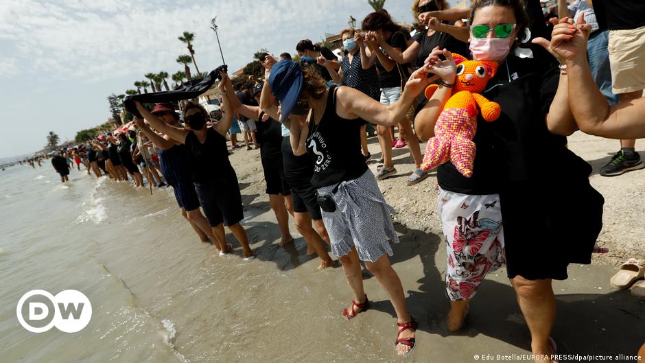 Nach Umwelttragödie: Menschenkette ums Mar Menor