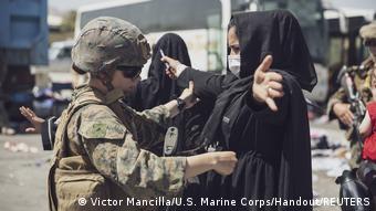 Έλεγχοι στο αεροδρόμιο της Καμπούλ