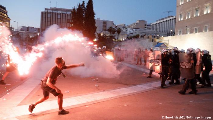 Protest al antivacciniştilor la Atena