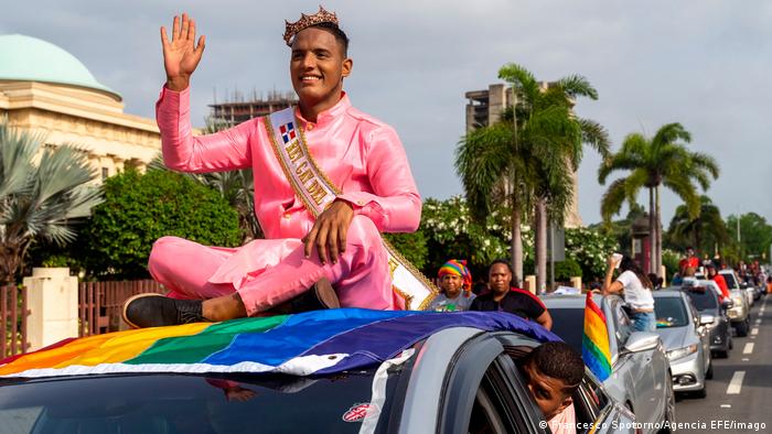 Foto de Estarlin Aguasvivas, rey del Orgullo 2021 en Santo Domingo.