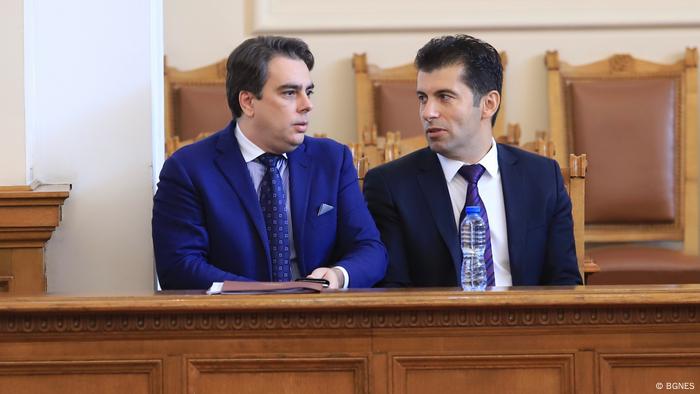 Бившите служебни министри Кирил Петков и Асен Василев