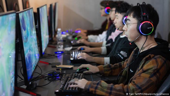5,000 online games await government approval after freeze
