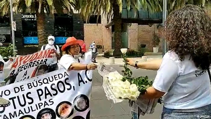 Familiares de desaparecidos no cesan en su búsqueda en México (archivo).