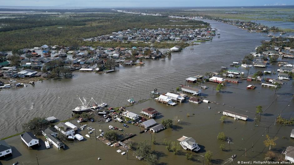 Climate change: Cost of weather disasters surged in 2021 | News | DW - Vimarsana News