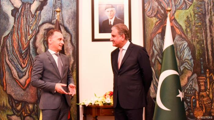 Heiko Maas in Islamabad with Pakistani Foreign Minister Shah Mahmood QUreshi