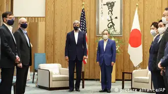 John Kerry und Yoshihide Suga