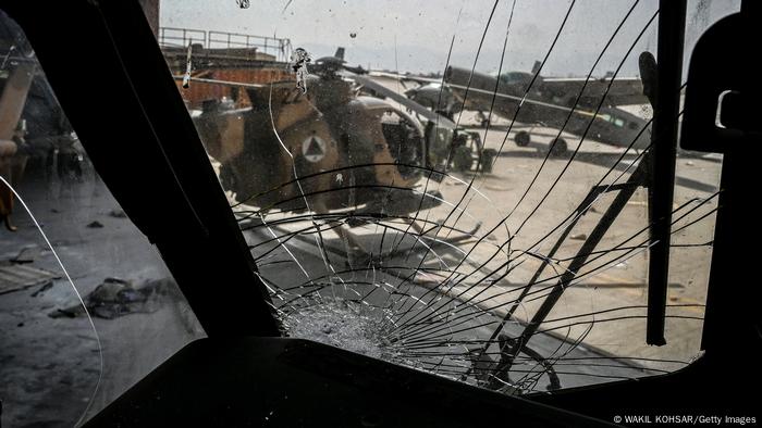 Restos de un helicóptero de la Fuerza Aérea Afgana 
