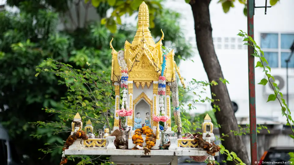 buddhist shrine home - Google Search
