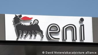Логотип Eni во французском городе Ньор