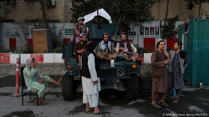 Талибани на един от площадите в Кабул