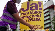 Zum Wahlkampfauftakt der Initiative Deutsche Wohnen & Co. enteignen wird ein Plakat mit der Aufschrift Ja! zum Volksentscheid am 26.09. an einer Straßenlaterne am Kottbusser Tor aufgehängt. Die Initiative «Deutsche Wohnen & Co. enteignen» fordert einen Volksentscheid. Die Abstimmung darüber, ob Immobilienunternehmen mit mehr als 3000 Wohnungen gegen eine Milliardenentschädigung enteignet werden sollen, ist parallel zur Bundes- und Abgeordnetenhauswahl am 26. September geplant.